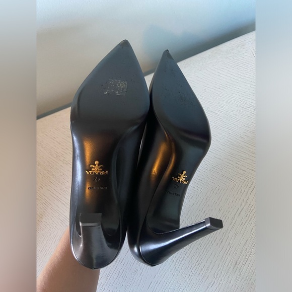 Prada Black Leather Pointed-Toe Pumps size 42 - Picture 11 of 14